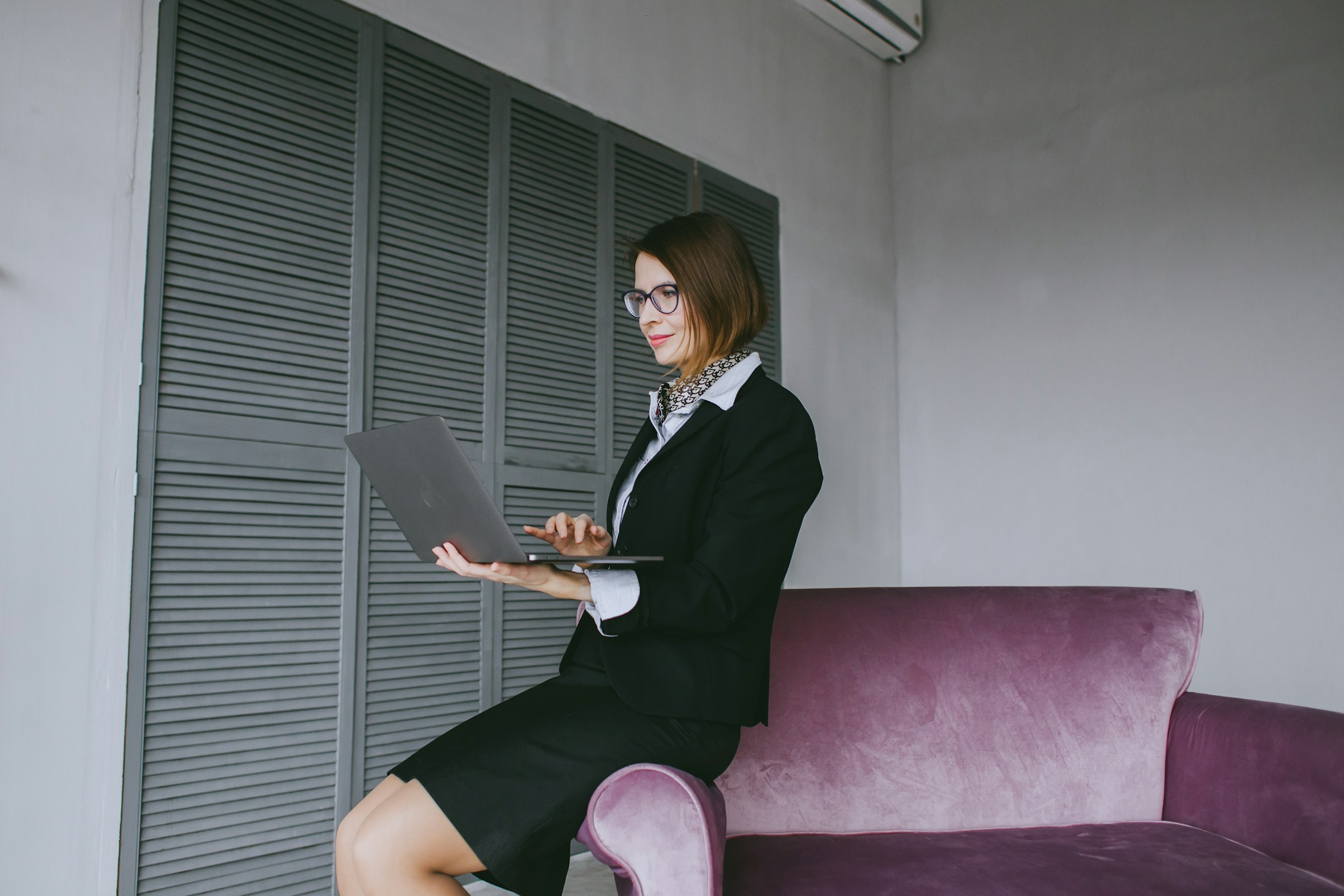woman making changes - AI List Generator